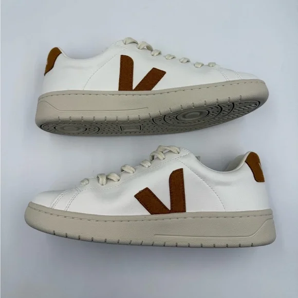 VEJA V-12 Sneakers - Picture 5 of 11